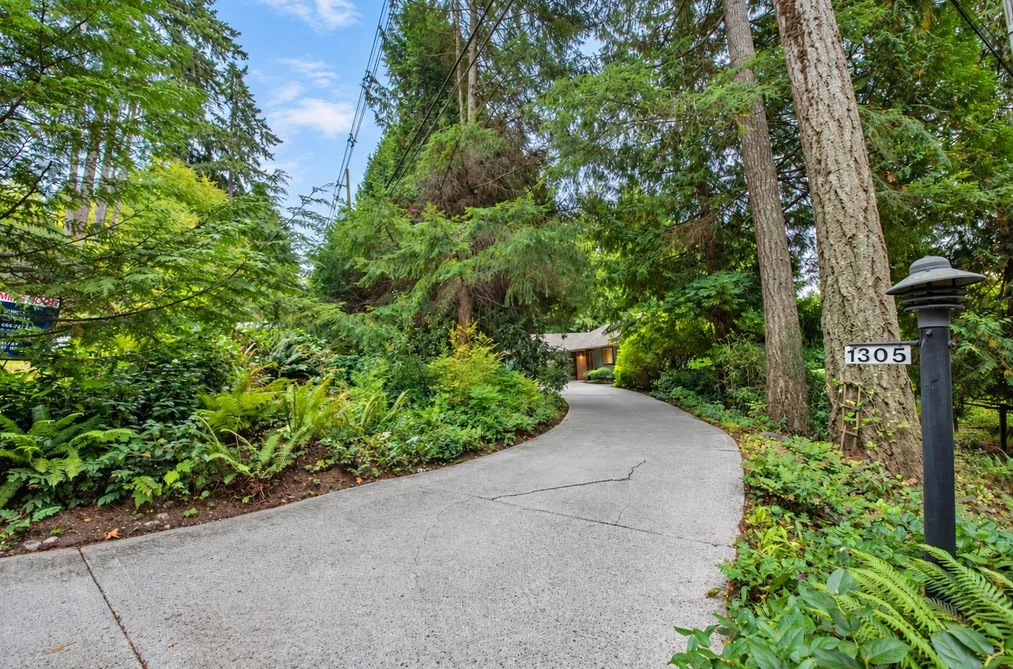House for sale at 1305 Gower Point Road Gibsons British Columbia - MLS: R3166565