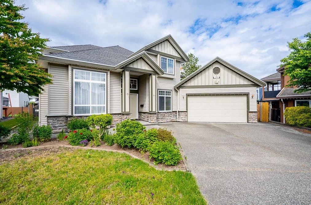 House for sale at 13053 96a Avenue Surrey British Columbia - MLS: R3121833