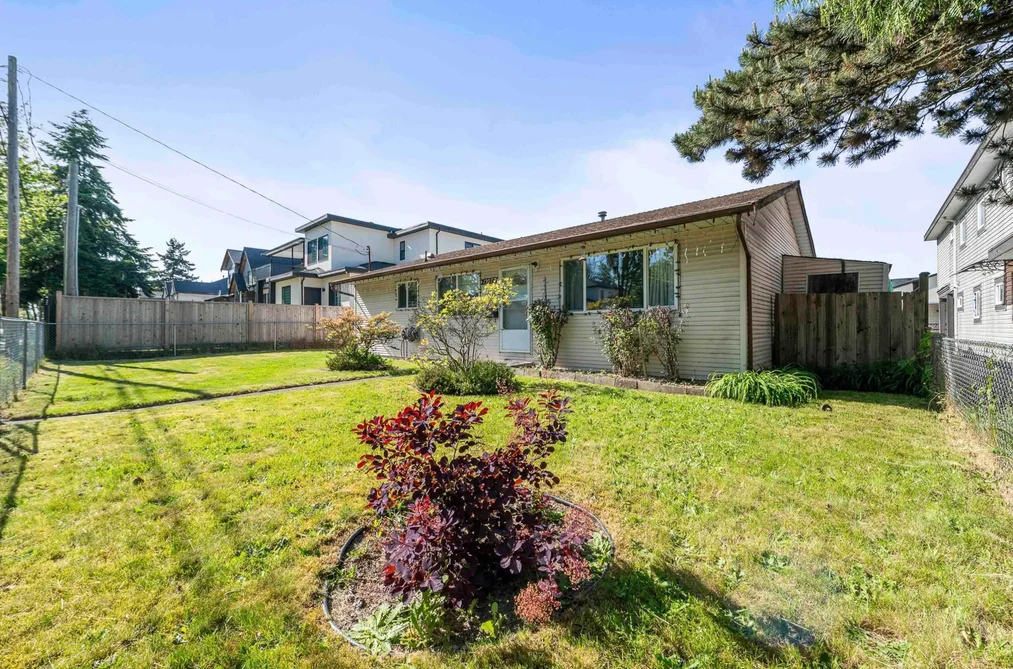 13077 72 AVENUE, Surrey BC V3W 2N3, Surrey BC — Residential for Sale - Photo 2