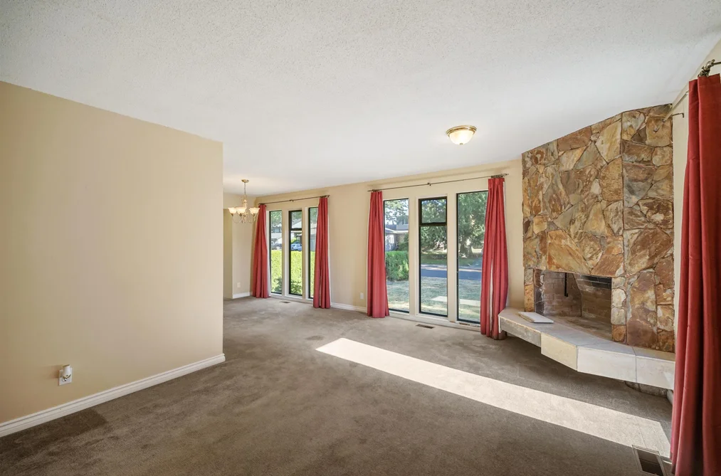 13081 61 AVENUE, Surrey BC V3X 2H4, Surrey BC — Residential for Sale — Photo 4 of 27