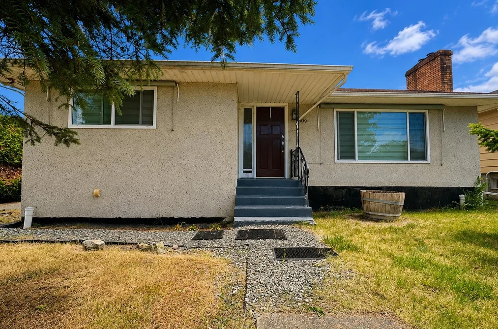 House for sale at 1309 Edinburgh Street New Westminster British Columbia - MLS: R3141654