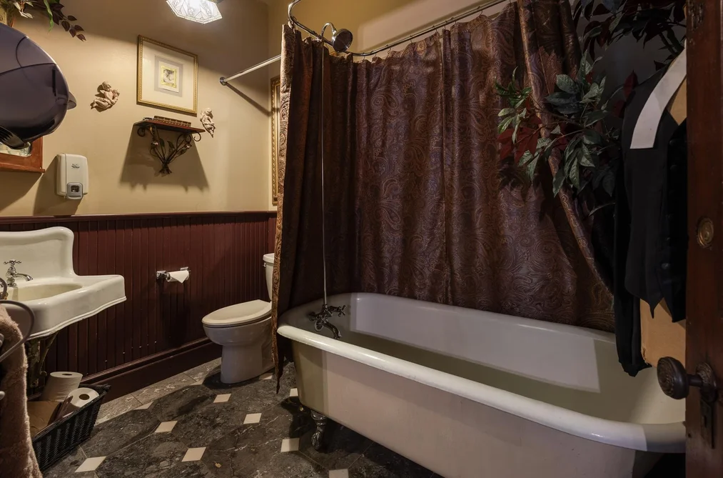131 Eighth Street, New Westminster, BC - Other for Sale - Photo 29 of 40 131 Eighth Street, New Westminster, BC - Other for Sale - Photo 29 of 40