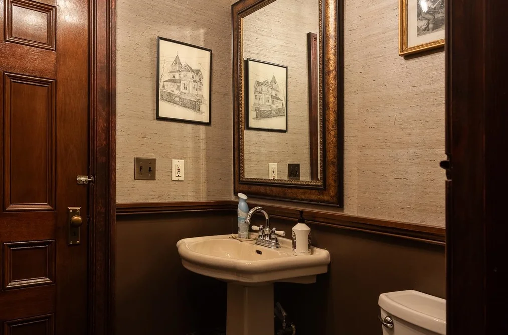 131 Eighth Street, New Westminster, BC - Other for Sale - Photo 31 of 40 131 Eighth Street, New Westminster, BC - Other for Sale - Photo 31 of 40