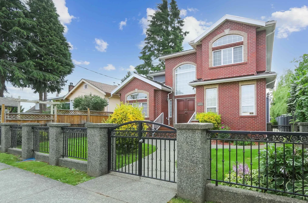 House for sale at 1312 Tenth Street New Westminster British Columbia - MLS: R3111577