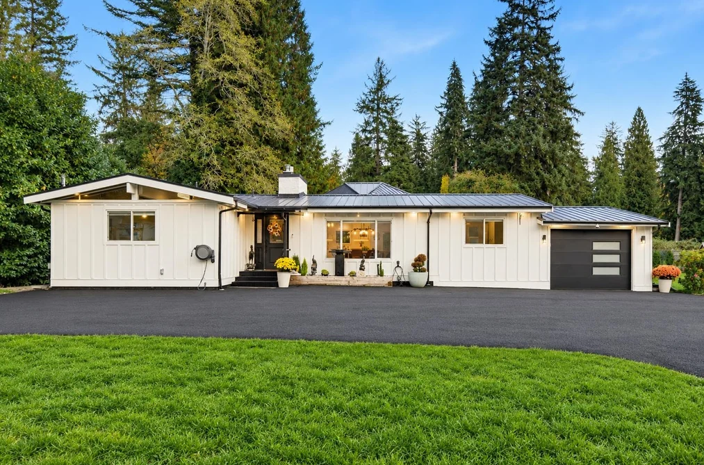 13124 Edge Street, Maple Ridge, BC - House for Sale - Photo 2 of 37 13124 Edge Street, Maple Ridge, BC - House for Sale - Photo 2 of 37