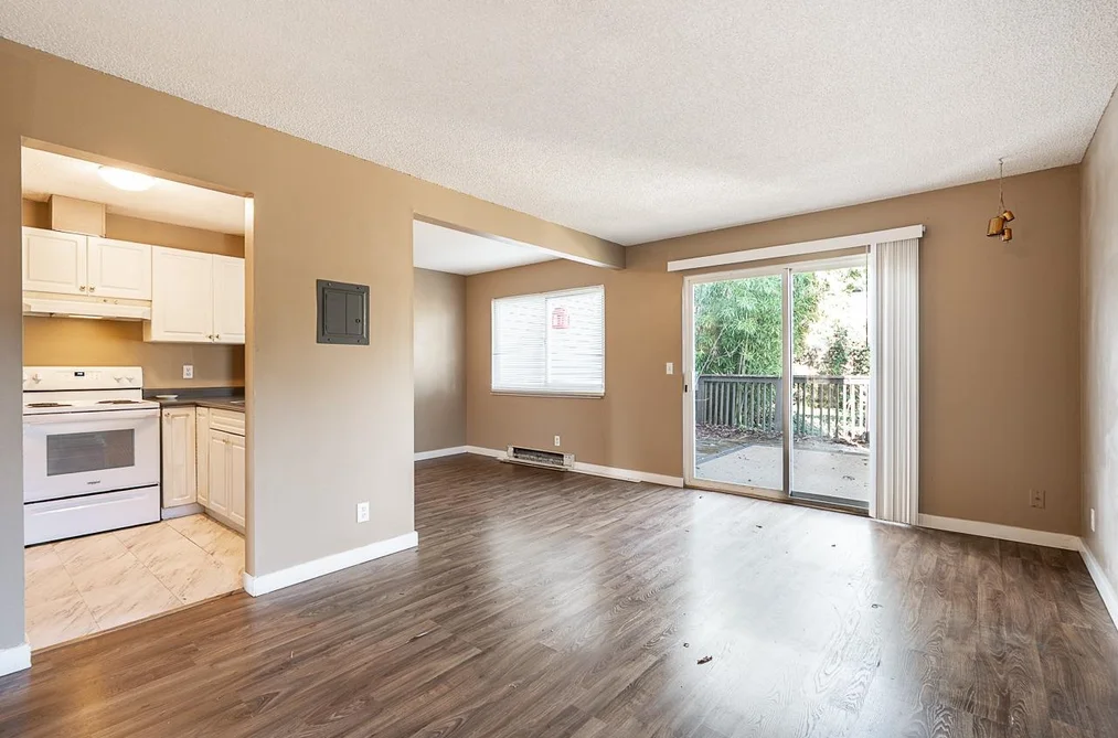 13127 Balloch Drive, Surrey, BC - Half Duplex for Sale - Photo 9 of 39 13127 Balloch Drive, Surrey, BC - Half Duplex for Sale - Photo 9 of 39