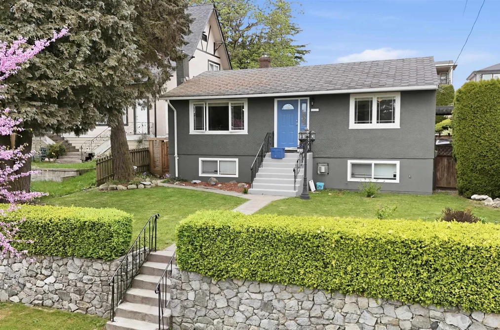 House for sale at 1315 Eighth Avenue New Westminster British Columbia - MLS: R3126299
