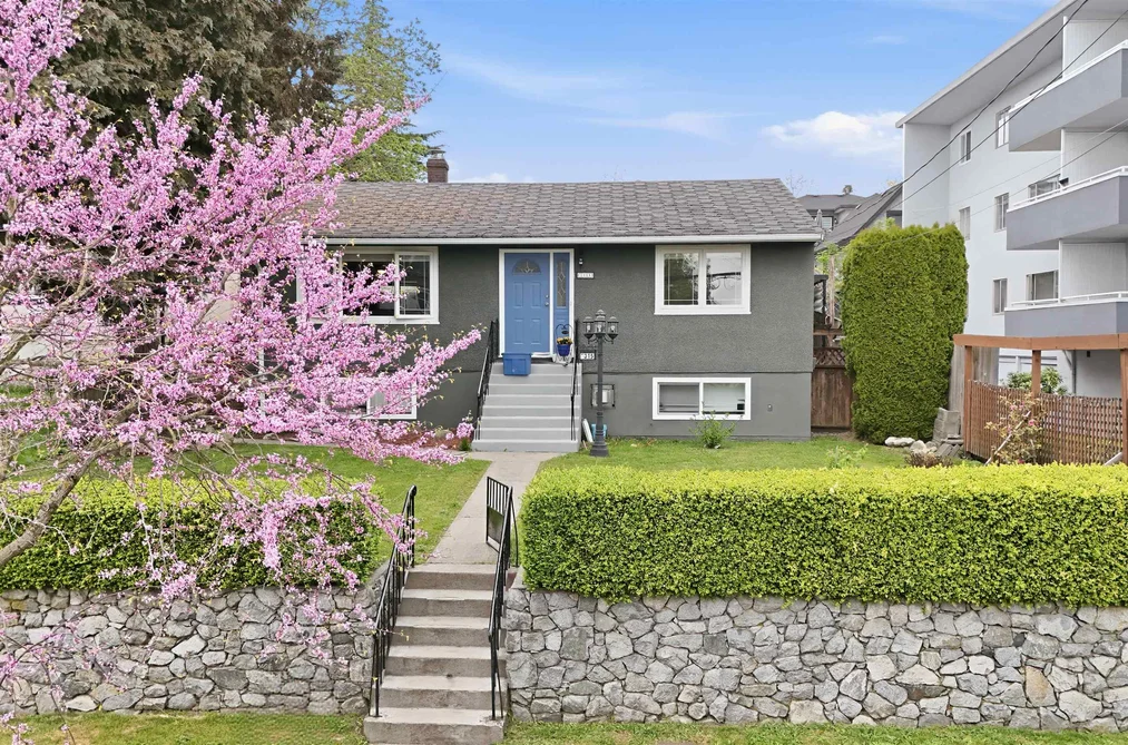 1315 EIGHTH AVENUE, New Westminster BC V3M 2S2, New Westminster BC — Residential for Sale - Photo 2