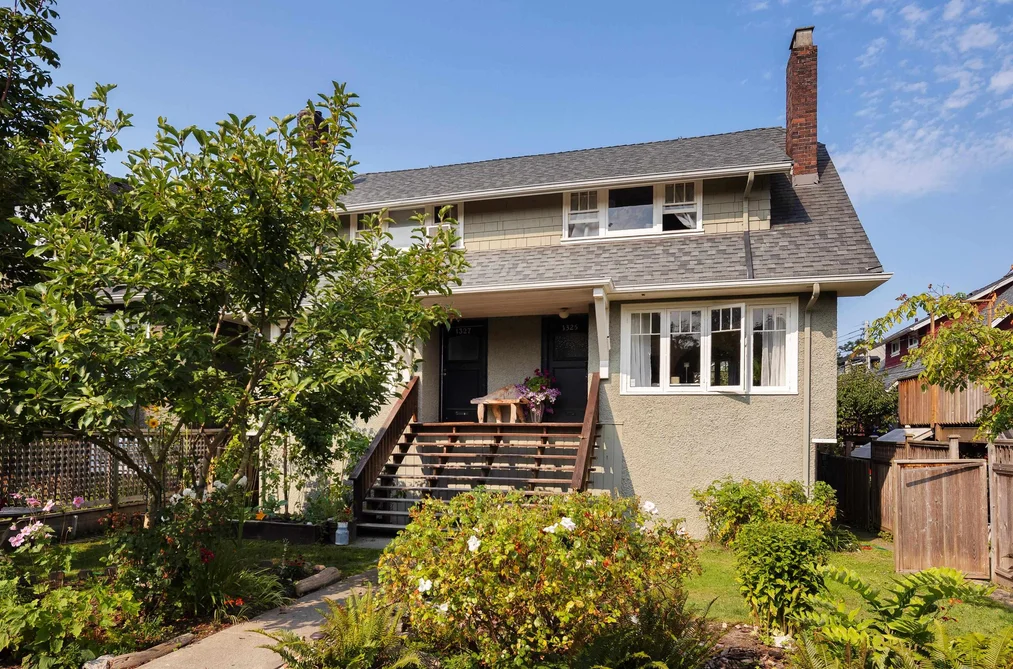 House for sale at 1325/27 Laburnum Street Vancouver British Columbia - MLS: R3039548