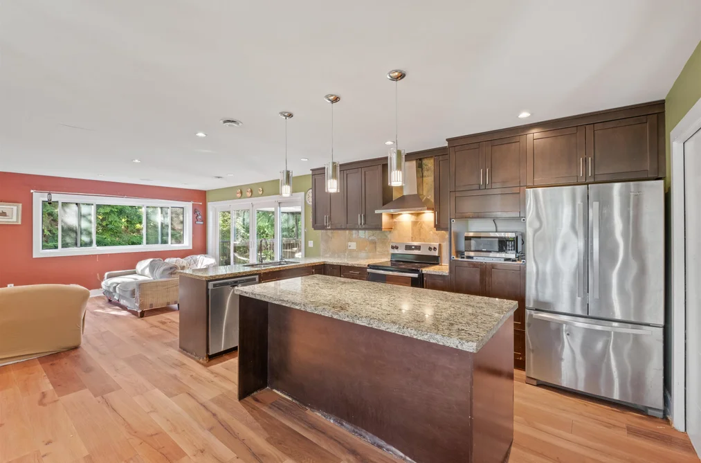 1329 APPIN ROAD, North Vancouver BC V7J 2T4, North Vancouver BC — Residential for Sale - Photo 2