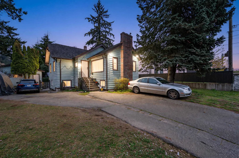 1333 SMITH AVENUE, Coquitlam BC V3J 2Y1, Coquitlam BC — Residential for Sale - Photo 2