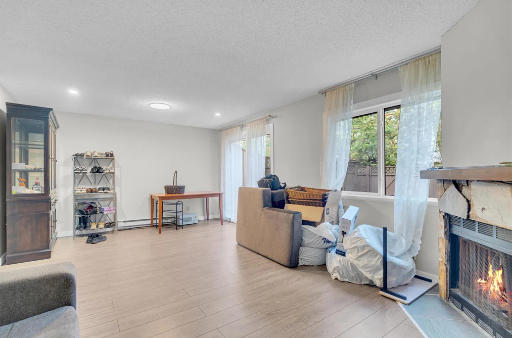 13335 70B AVENUE, Surrey BC V3W 7Z3, Surrey BC — Residential for Sale - Photo 3