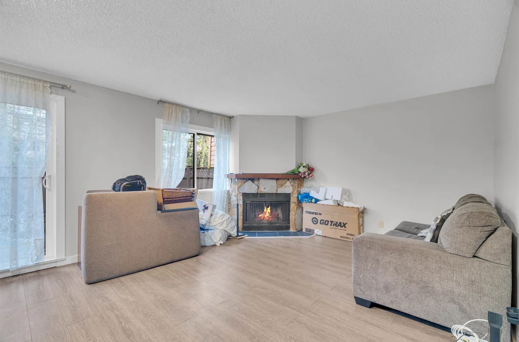 13335 70B AVENUE, Surrey BC V3W 7Z3, Surrey BC — Residential for Sale - Photo 4