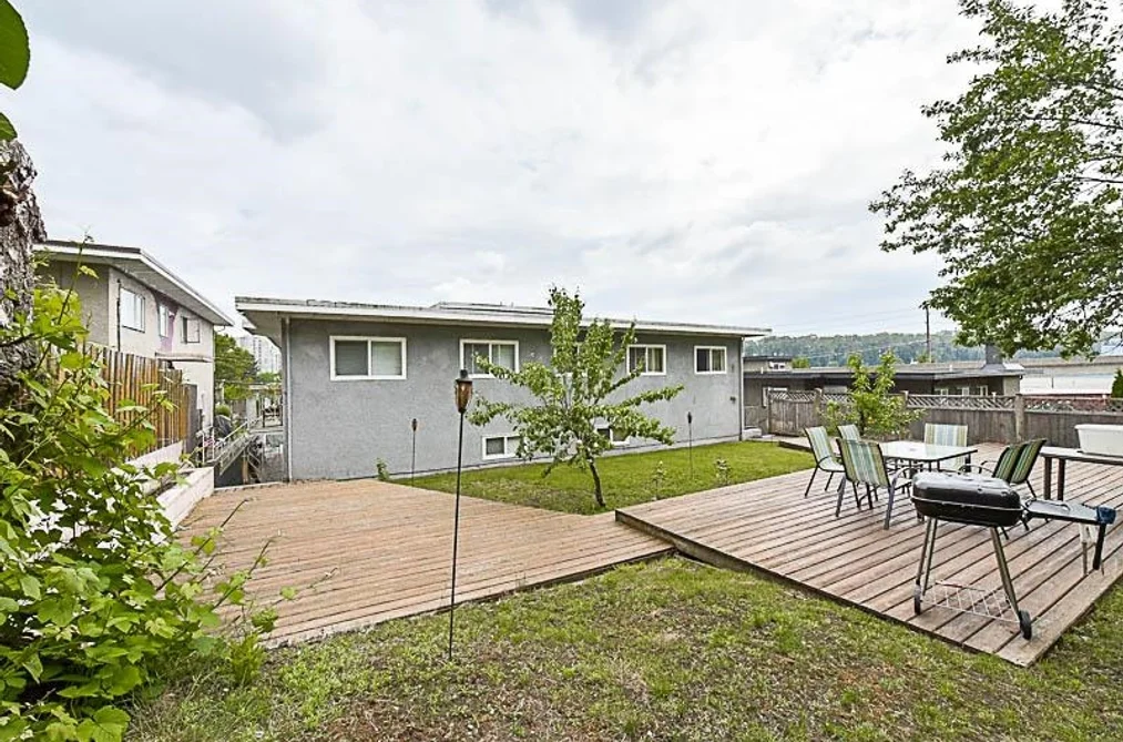 1335 1337 KAMLOOPS STREET, New Westminster BC V6E 4A4, New Westminster BC — Residential Income for Sale - Photo 2