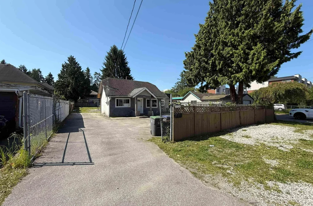 House for sale at 13370 96 Avenue Surrey British Columbia - MLS: R3120722
