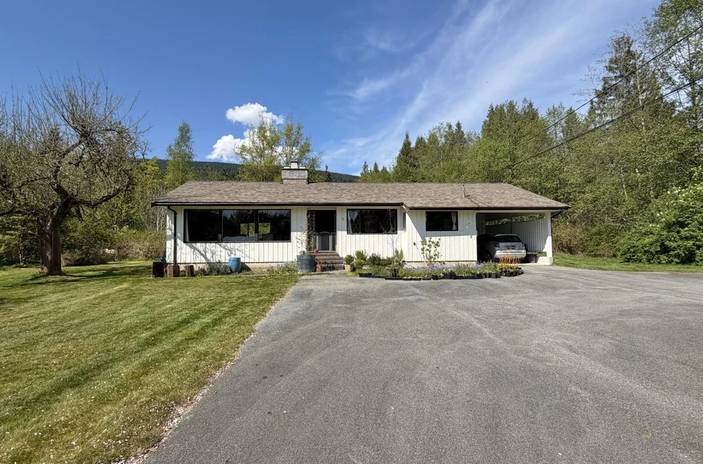 1346 RUSSELL ROAD, Gibsons BC V0N 1V2, Gibsons BC — Residential for Sale - Photo 2