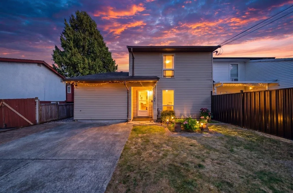 Half Duplex for sale at 13504 79a Avenue Surrey British Columbia - MLS: R3139450