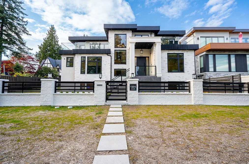 House for sale at 13511 Marine Drive Surrey British Columbia - MLS: R3118891