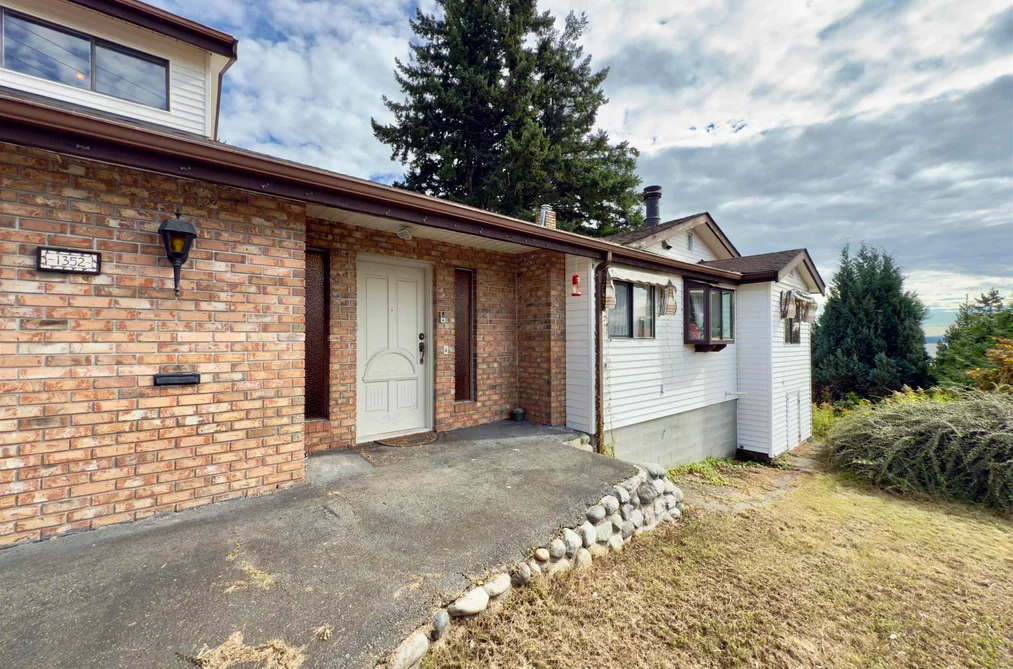 House for sale at 1352 Oxford Street White Rock British Columbia - MLS: R3050477