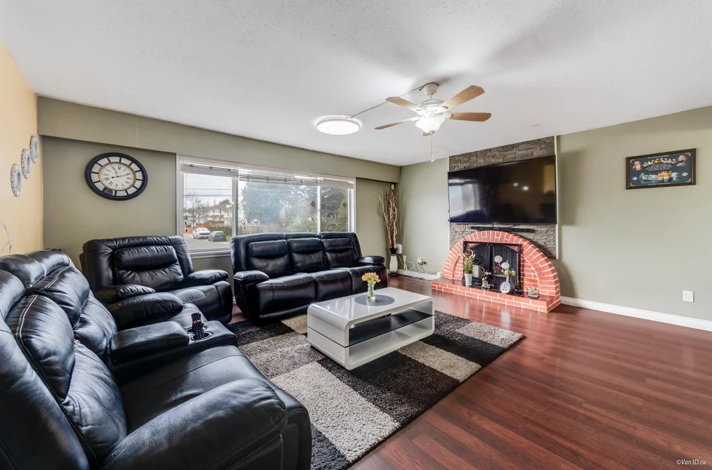 House for sale at 13553 84 Avenue Surrey British Columbia - MLS: R3071781