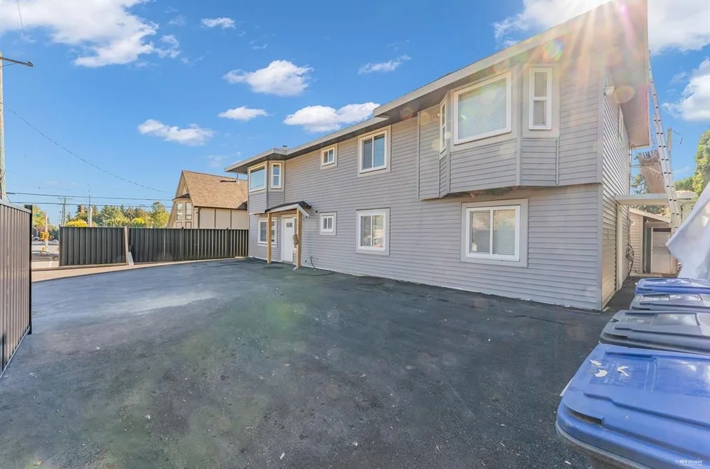 House for sale at 13572 68 Avenue Surrey British Columbia - MLS: R3096837