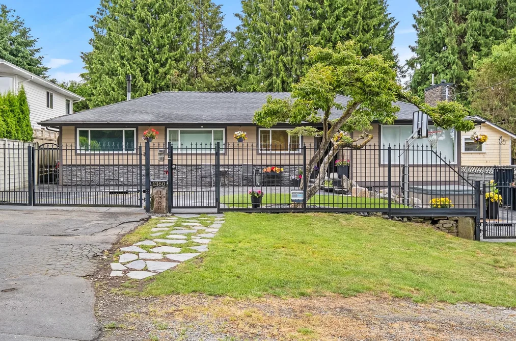 House for sale at 1360 Everall Street White Rock British Columbia - MLS: R3109306