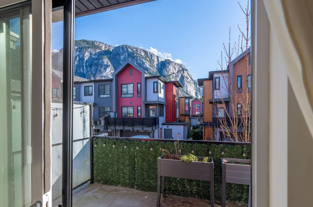 Townhouse for sale at 1361 Marinaside Place Squamish British Columbia - MLS: R3103211