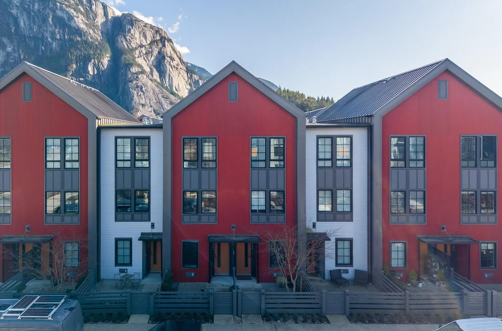 1361 MARINASIDE PLACE, Squamish BC V8B 1A8, Squamish BC — Residential for Sale - Photo 2