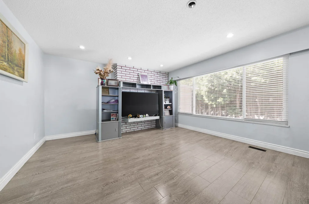 13687 112 AVENUE, Surrey BC V3R 2G4, Surrey BC — Residential for Sale - Photo 2