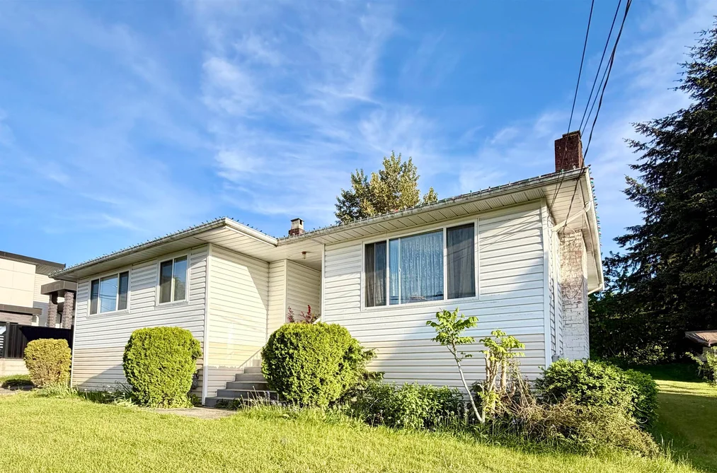 House for sale at 13688 113 Avenue Surrey British Columbia - MLS: R3125415