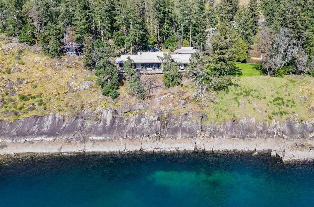House for sale at 1369 Mackinnon Road Pender Island British Columbia - MLS: R3109230