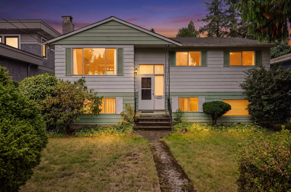 13696 Blackburn Ave, White Rock, BC - MLS: R3172894
