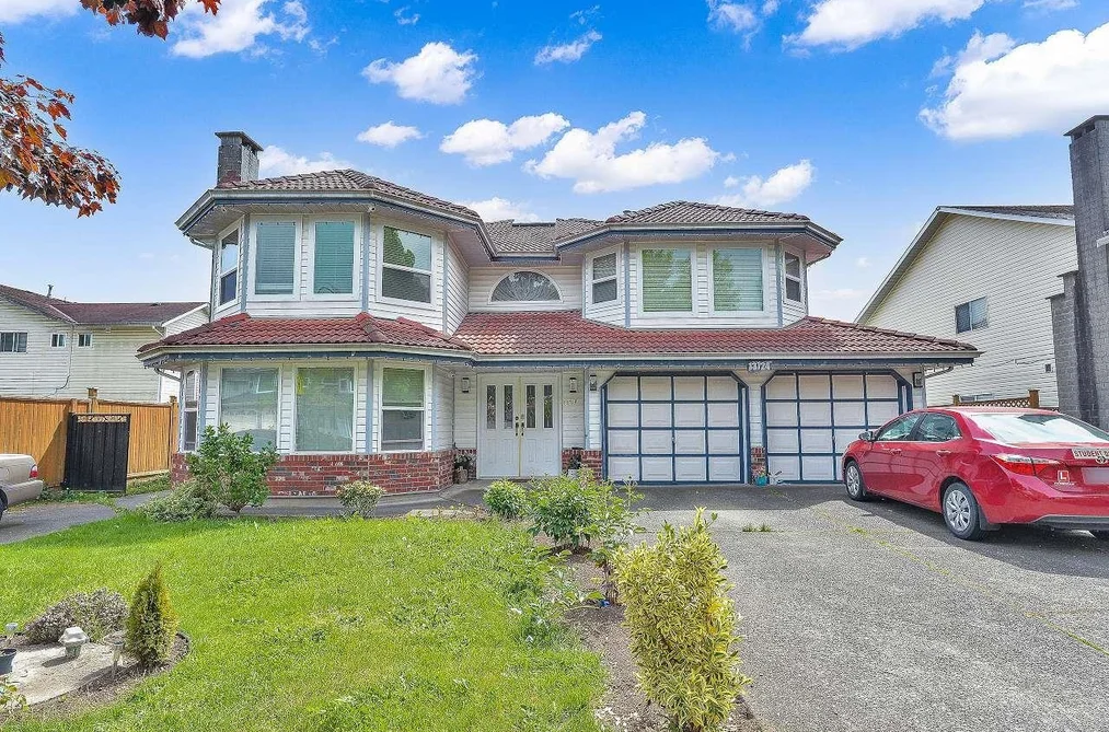 House for sale at 13724 91 Avenue Surrey British Columbia - MLS: R3131484