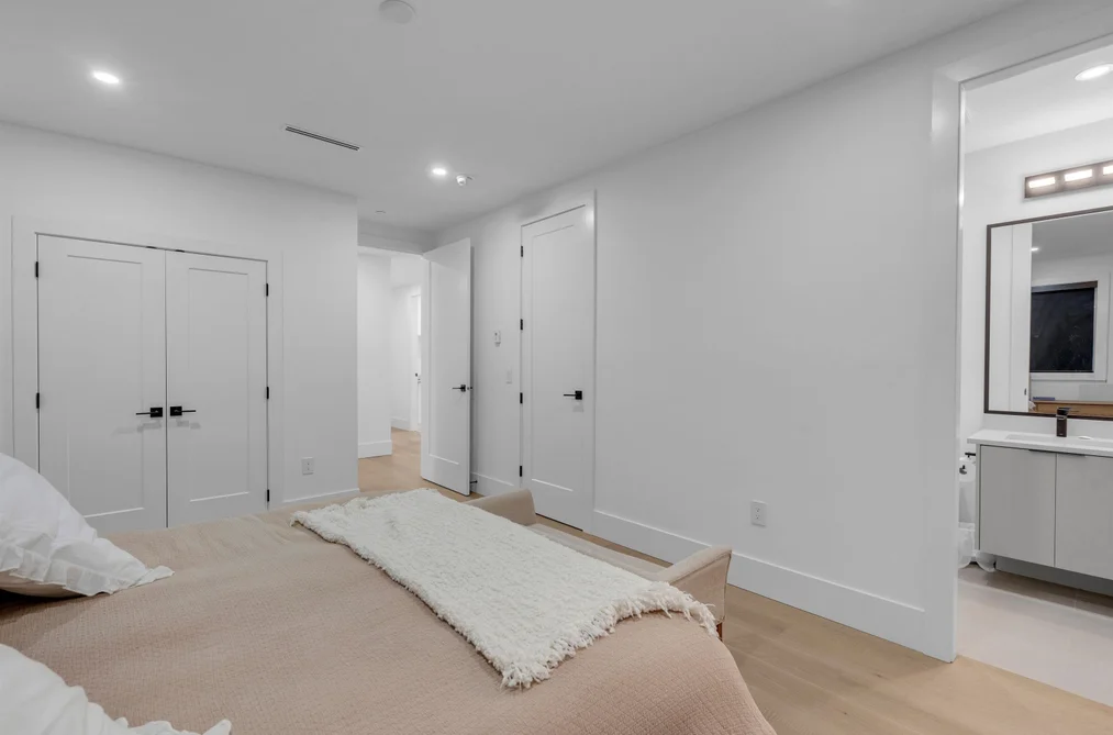 13735 Blackburn Avenue, White Rock, BC - MLS: R3150653 - Photo 35 13735 Blackburn Avenue, White Rock, BC - MLS: R3150653 - Photo 35