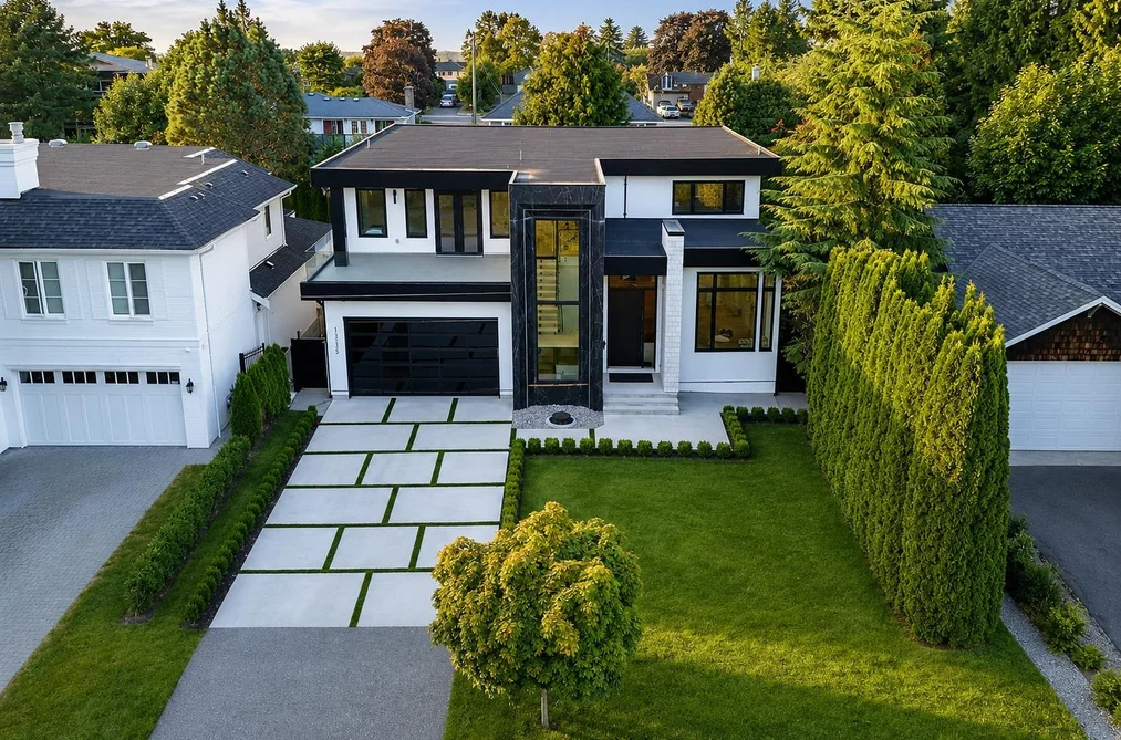 13735 Blackburn Avenue, White Rock, BC - MLS: R3150653 - Photo 4 13735 Blackburn Avenue, White Rock, BC - MLS: R3150653 - Photo 4