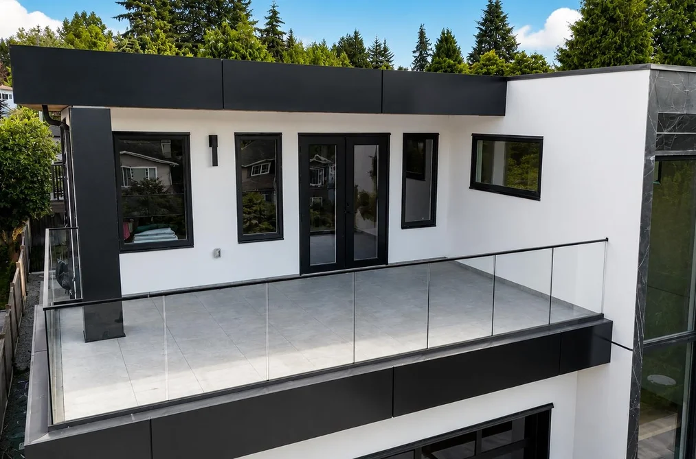 13735 Blackburn Avenue, White Rock, BC - MLS: R3150653 - Photo 6 13735 Blackburn Avenue, White Rock, BC - MLS: R3150653 - Photo 6
