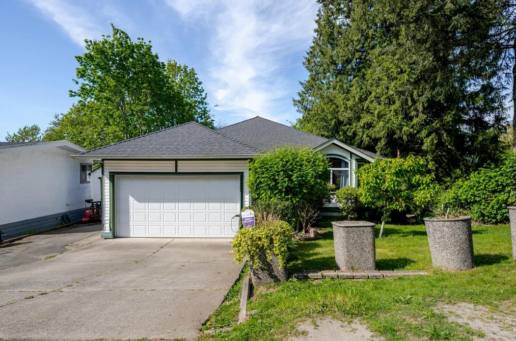 House for sale at 13747 115 Avenue Surrey British Columbia - MLS: R3116757