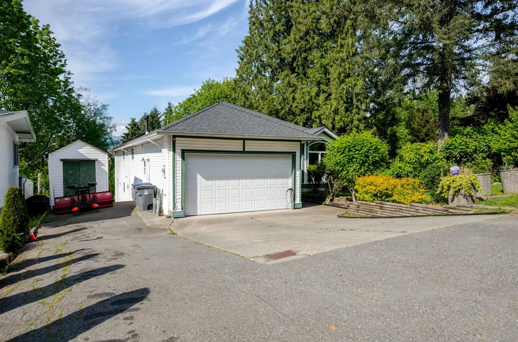 13747 115 AVENUE, Surrey BC V3R 2P1, Surrey BC — Residential for Sale - Photo 2