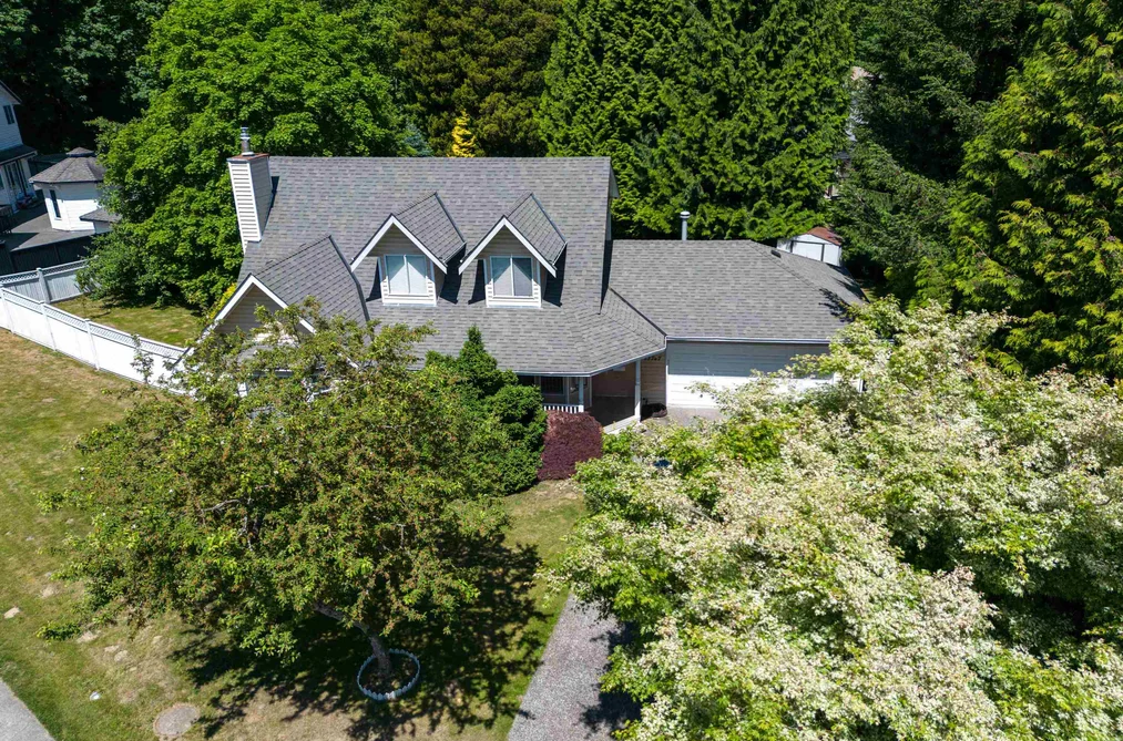 House for sale at 13747 63a Avenue Surrey British Columbia - MLS: R3127571
