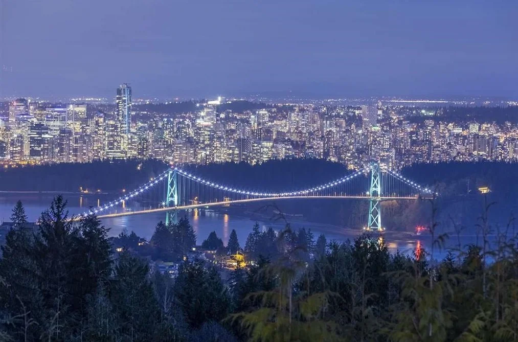 House for sale at 1375 Burnside Road West Vancouver British Columbia - MLS: R3084397