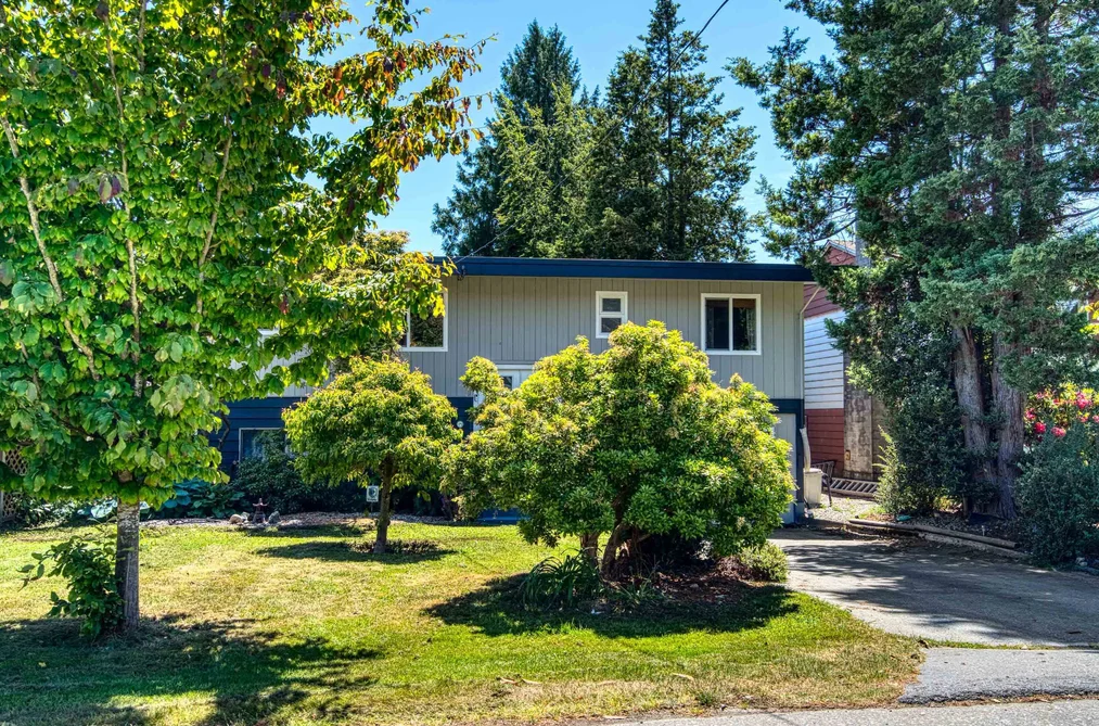 13750 BLACKBURN AVENUE, White Rock BC V4B 2Y8, White Rock BC — Residential for Sale - Photo 2