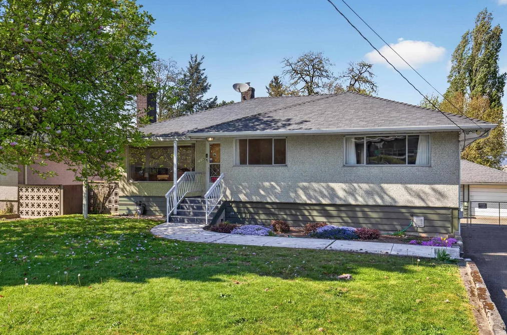 House for sale at 13759 111 Avenue Surrey British Columbia - MLS: R3120341