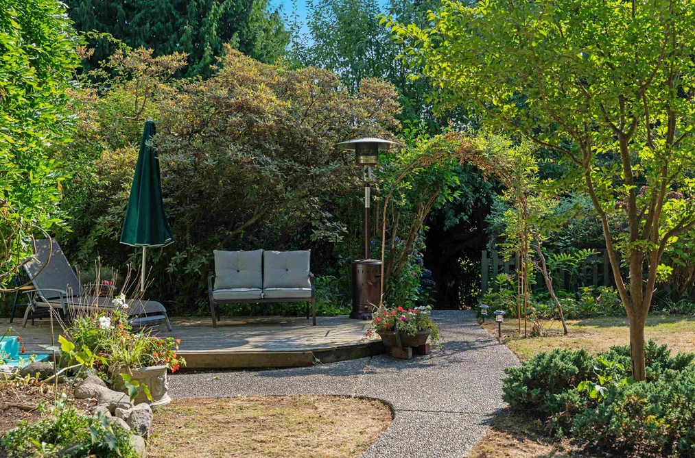 House for sale at 1376 11th Street West Vancouver British Columbia - MLS: R3129227
