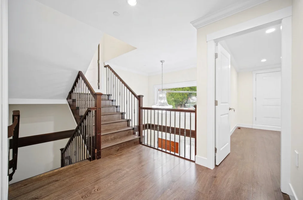 13766 North Bluff Road, White Rock, BC - House for Sale - Photo 11 of 35 13766 North Bluff Road, White Rock, BC - House for Sale - Photo 11 of 35