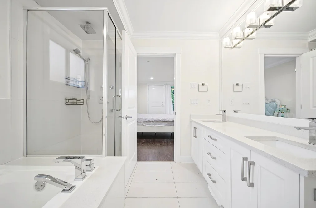 13766 North Bluff Road, White Rock, BC - House for Sale - Photo 13 of 35 13766 North Bluff Road, White Rock, BC - House for Sale - Photo 13 of 35