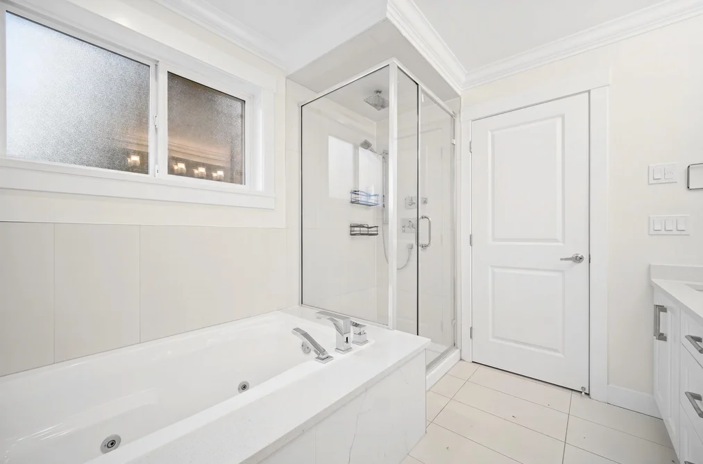 13766 North Bluff Road, White Rock, BC - House for Sale - Photo 14 of 35 13766 North Bluff Road, White Rock, BC - House for Sale - Photo 14 of 35