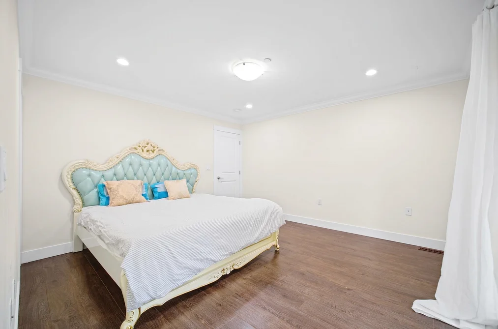 13766 North Bluff Road, White Rock, BC - House for Sale - Photo 15 of 35 13766 North Bluff Road, White Rock, BC - House for Sale - Photo 15 of 35