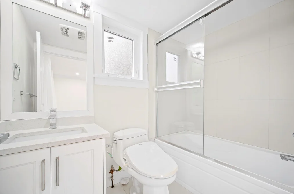 13766 North Bluff Road, White Rock, BC - House for Sale - Photo 16 of 35 13766 North Bluff Road, White Rock, BC - House for Sale - Photo 16 of 35