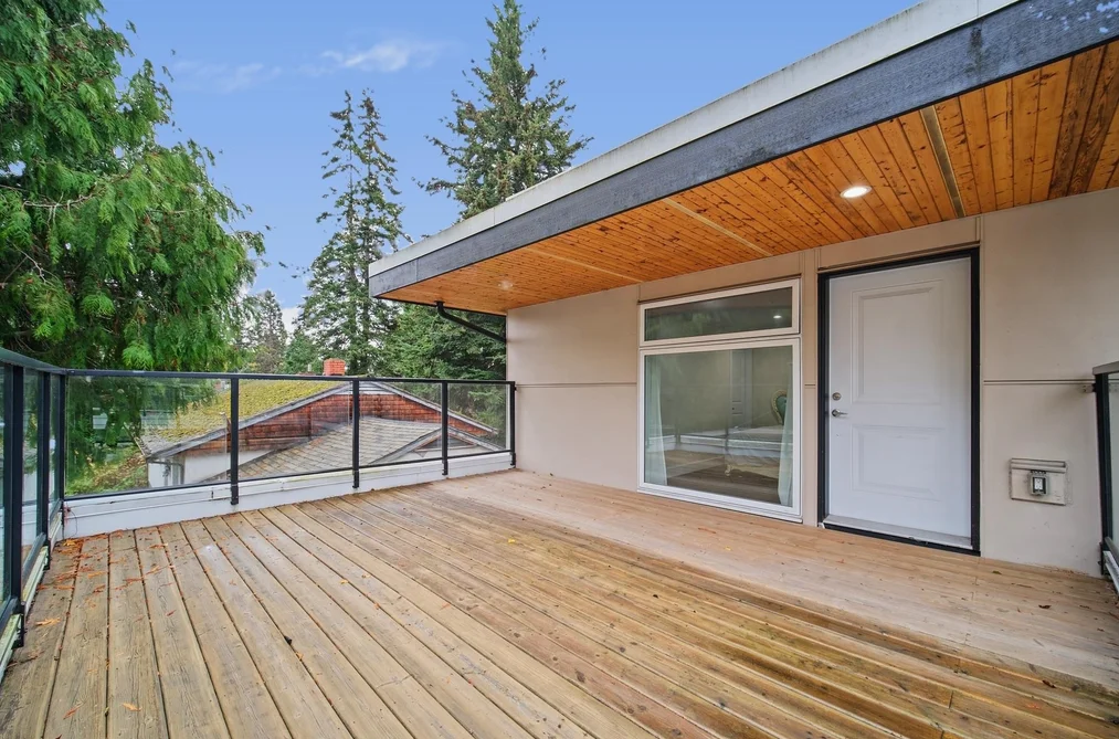 13766 North Bluff Road, White Rock, BC - House for Sale - Photo 27 of 35 13766 North Bluff Road, White Rock, BC - House for Sale - Photo 27 of 35