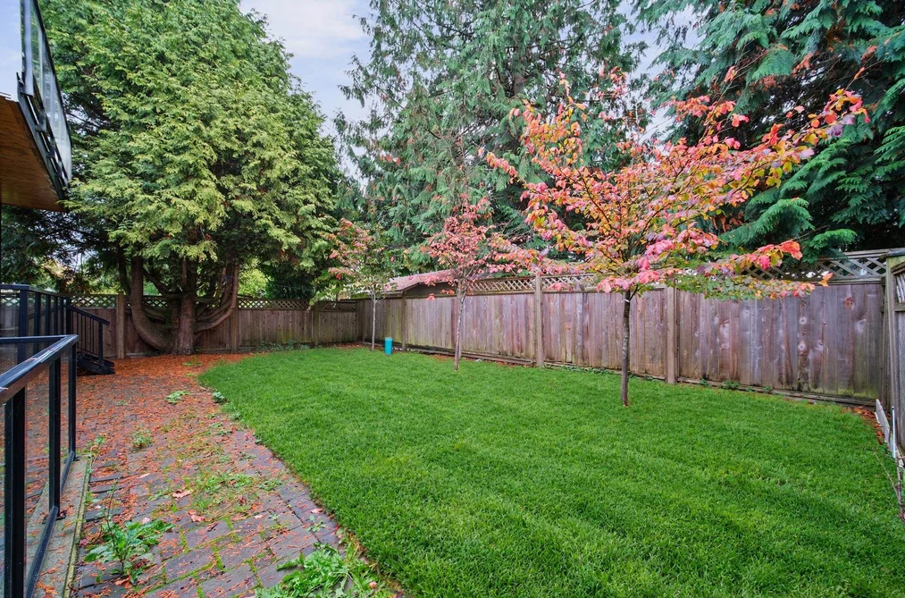 13766 North Bluff Road, White Rock, BC - House for Sale - Photo 31 of 35 13766 North Bluff Road, White Rock, BC - House for Sale - Photo 31 of 35